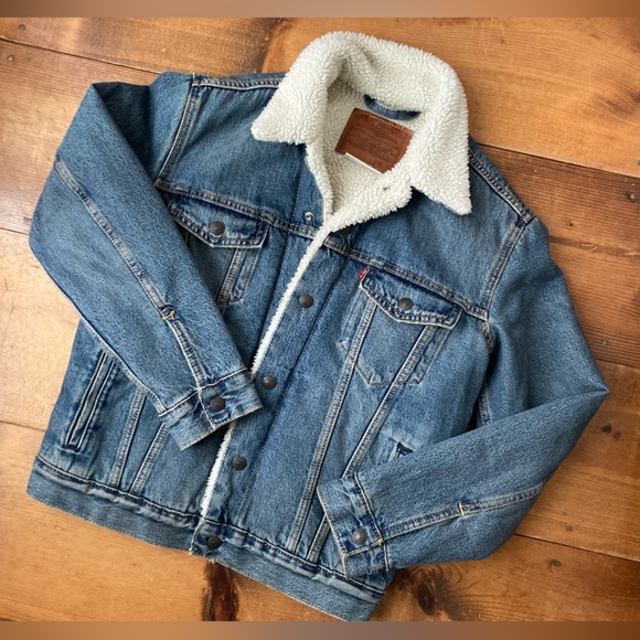 Levi's Other - Classic Levi’s Trucker Jacket with Sherpa Lining — nearly new — Men’s XS